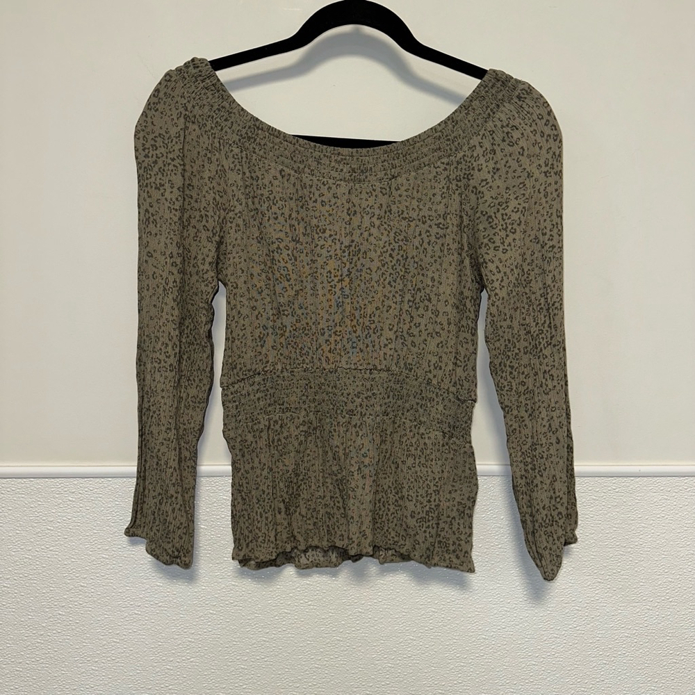 Women's Hippie Rose Blouse Size M Green Animal Print Long Sleeve - Picture 7 of 10